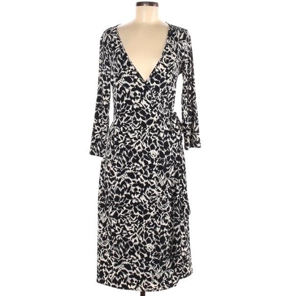 BCBGMaxAzria sz M black plunge v-neck A-line dress - Picture 1 of 16